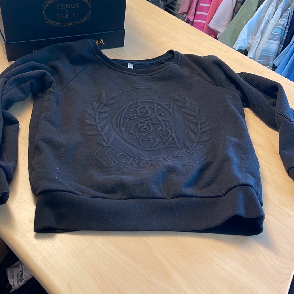 Black sweatshirt -
